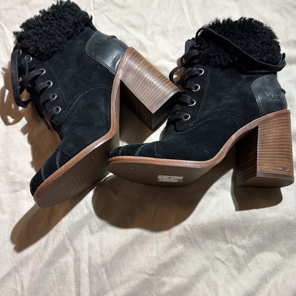 UGG Jaxon Black Suede/Sheepskin Lace Up Heel Boots Womens sz7 - Picture 3 of 4